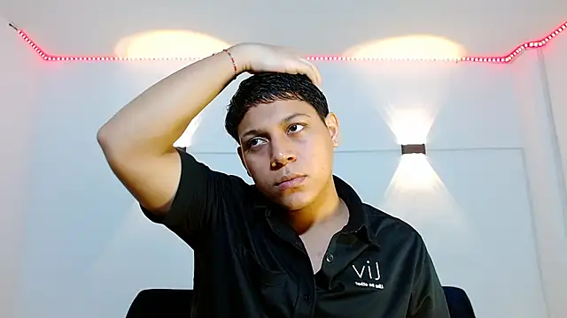 Tylerdrdn online show from 12/01/25, 11:21