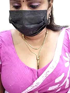 Queenflowerr online show from 02/20/25, 08:47