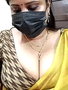 Queenflowerr online show from 03/04/25, 10:35