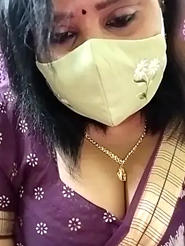 Queenflowerr online show from 10/16/25, 04:46