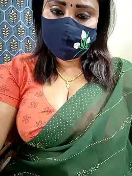 Queenflowerr online show from 04/19/26, 07:49