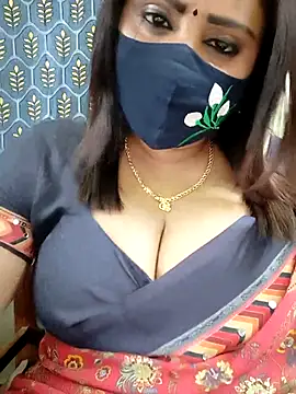 Queenflowerr online show from 04/22/26, 06:09