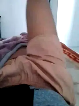 Snapshot of sydmanyoba chatting on 12/15/25, 05:23 sydmanyoba online show from 12/15/25, 05:23