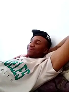 Snapshot of sydmanyoba chatting on 12/18/25, 06:41 sydmanyoba online show from 12/18/25, 06:41