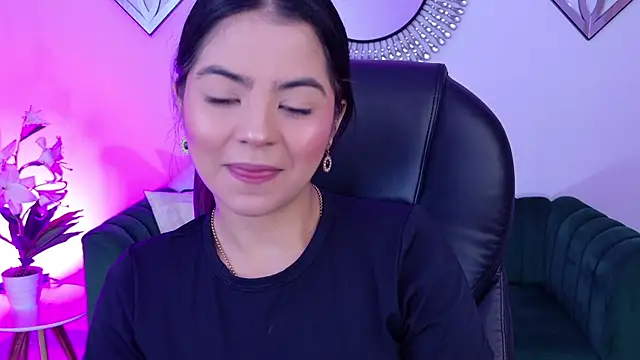 Layla Breezee online show from 04/18/26, 10:30