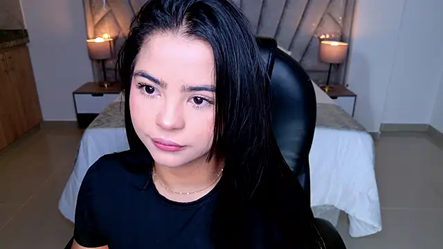 Snapshot of Layla_Breezee chatting on 06/05/26, 11:05 Layla Breezee online show from 06/05/26, 11:05
