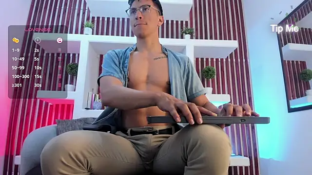 Snapshot of ApoloCruz chatting on 09/15/25, 04:34 ApoloCruz online show from 09/15/25, 04:34