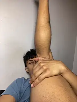 Snapshot of ApoloCruz chatting on 09/21/25, 08:38 ApoloCruz online show from 09/21/25, 08:38