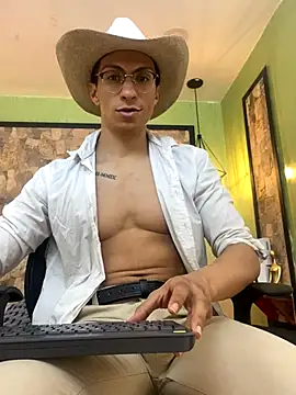 Snapshot of ApoloCruz chatting on 10/03/25, 05:59 ApoloCruz online show from 10/03/25, 05:59