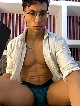 Snapshot of ApoloCruz chatting on 10/19/25, 02:12 ApoloCruz online show from 10/19/25, 02:12