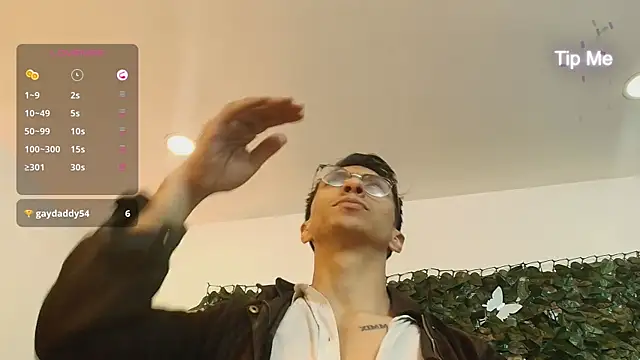 Snapshot of ApoloCruz chatting on 10/24/25, 05:59 ApoloCruz online show from 10/24/25, 05:59