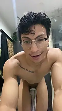 Snapshot of ApoloCruz chatting on 11/24/25, 11:21 ApoloCruz online show from 11/24/25, 11:21