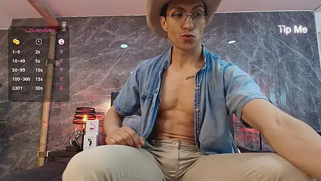 Snapshot of ApoloCruz chatting on 12/15/25, 03:33 ApoloCruz online show from 12/15/25, 03:33