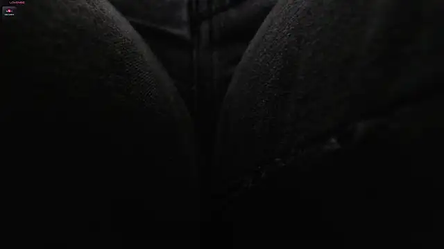 Snapshot of Frida_1982 chatting on 03/04/25, 07:01 Frida 1982 online show from 03/04/25, 07:01