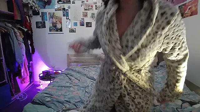 AdorahB3ll3 online show from 02/16/25, 08:11