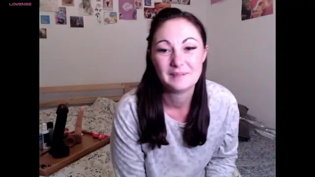 AdorahB3ll3 online show from 11/11/25, 08:20