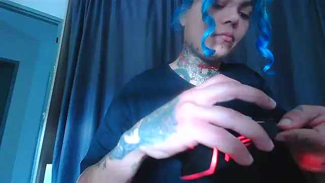 Snapshot of serena__vedette chatting on 11/26/25, 10:38 serena vedette online show from 11/26/25, 10:38