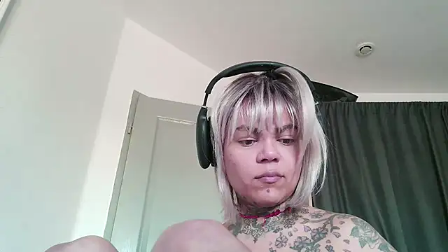 serena  vedette online show from 04/22/26, 04:19