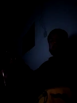 Snapshot of Ant1990 chatting on 10/12/25, 04:11 Ant1990 online show from 10/12/25, 04:11