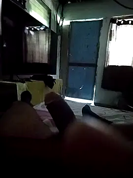 Snapshot of Ant1990 chatting on 10/25/25, 02:13 Ant1990 online show from 10/25/25, 02:13