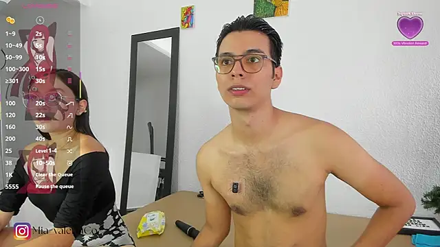 Snapshot of MarioandMia chatting on 10/15/25, 08:53 MarioandMia online show from 10/15/25, 08:53