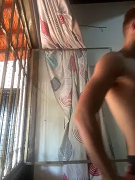 izan 20 online show from 01/24/25, 09:26