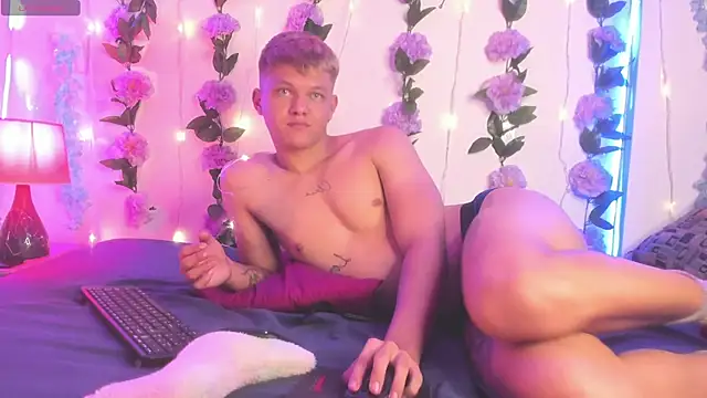 izan 20 online show from 04/17/26, 11:30