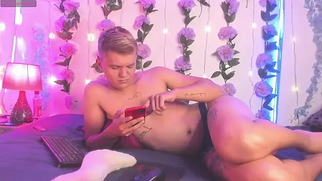 izan 20 online show from 04/18/26, 04:00