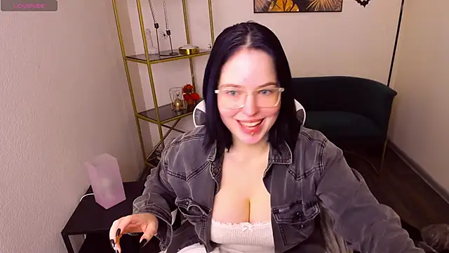 Snapshot of Manic_pixie_ chatting on 10/22/25, 11:21 Manic pixie online show from 10/22/25, 11:21