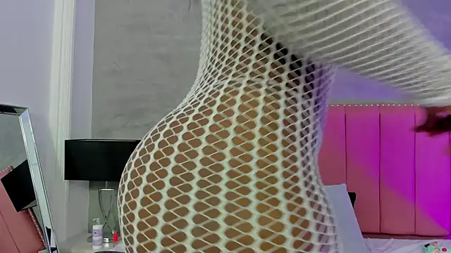 Snapshot of Alaia_Colins chatting on 11/02/25, 10:28 Alaia Colins online show from 11/02/25, 10:28