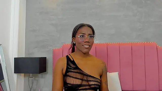 Snapshot of Alaia_Colins chatting on 11/17/25, 05:02 Alaia Colins online show from 11/17/25, 05:02