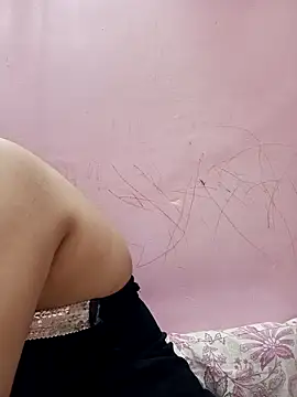 Snapshot of Simran-001 chatting on 12/14/25, 11:48 Simran-001 online show from 12/14/25, 11:48