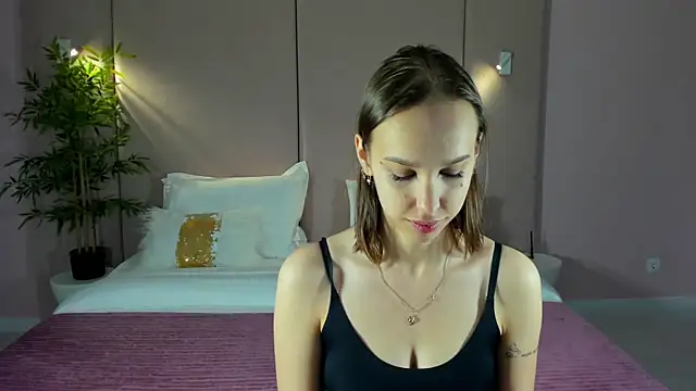 Snapshot of SandraTucker chatting on 05/16/26, 02:41 SandraTucker online show from 05/16/26, 02:41