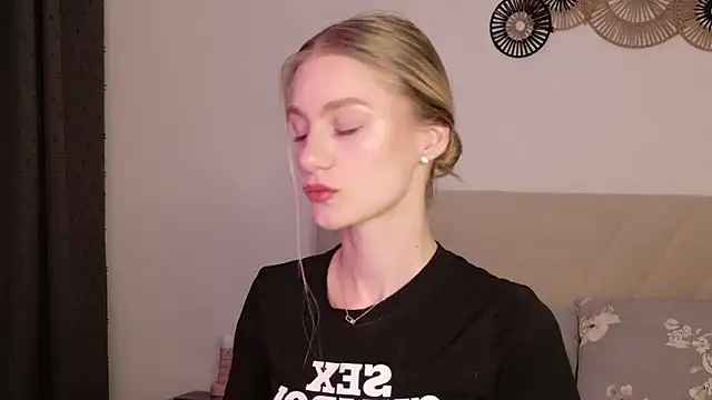 Snapshot of GabriellaOlsen chatting on 05/19/26, 05:30 GabriellaOlsen online show from 05/19/26, 05:30