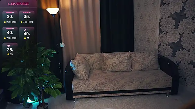 LynetHakes online show from 02/18/25, 09:10