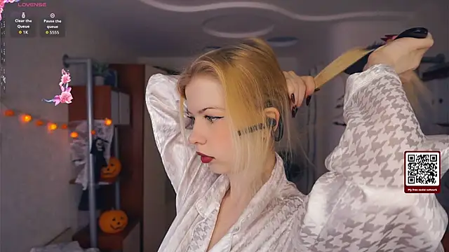 LynetHakes online show from 10/06/25, 04:10