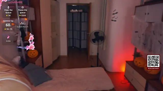 LynetHakes online show from 10/20/25, 04:35