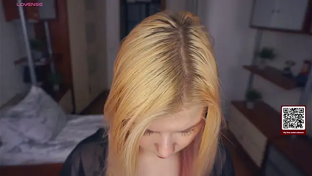 LynetHakes online show from 11/20/25, 04:23