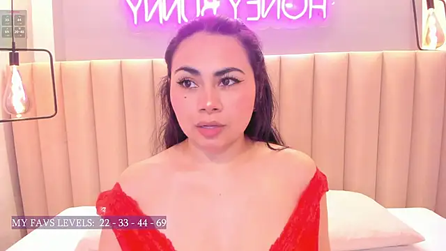 Naomymonroe  online show from 10/17/25, 09:50