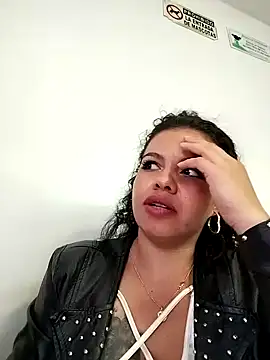Snapshot of Ariana-07 chatting on 02/12/25, 10:59 Ariana-07 online show from 02/12/25, 10:59