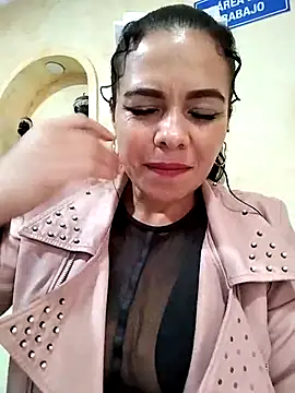 Snapshot of Ariana-07 chatting on 03/10/25, 07:29 Ariana-07 online show from 03/10/25, 07:29