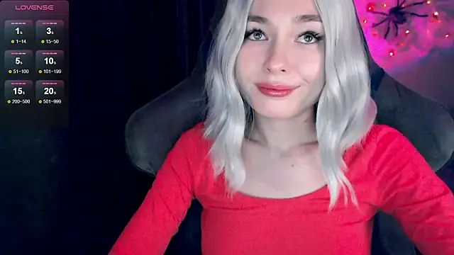 Ohmy Nora  online show from 11/18/25, 04:28