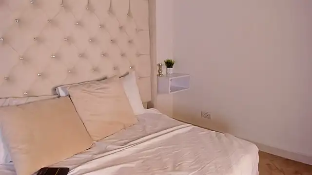 bella bloomg online show from 02/03/25, 11:15