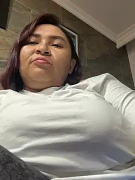 KarlaWild online show from 02/08/25, 05:40