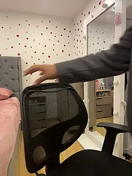 KarlaWild online show from 04/19/26, 08:11