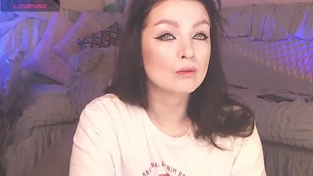 Snapshot of BritneyBarker chatting on 02/16/25, 02:20 BritneyBarker online show from 02/16/25, 02:20