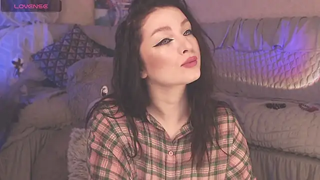 Snapshot of BritneyBarker chatting on 03/12/25, 01:36 BritneyBarker online show from 03/12/25, 01:36