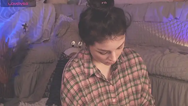 Snapshot of BritneyBarker chatting on 03/21/25, 01:02 BritneyBarker online show from 03/21/25, 01:02