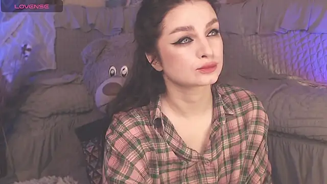 Snapshot of BritneyBarker chatting on 03/22/25, 12:39 BritneyBarker online show from 03/22/25, 12:39