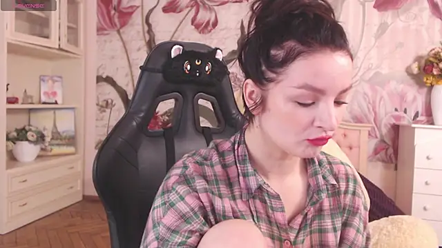 Snapshot of BritneyBarker chatting on 09/14/25, 03:05 BritneyBarker online show from 09/14/25, 03:05